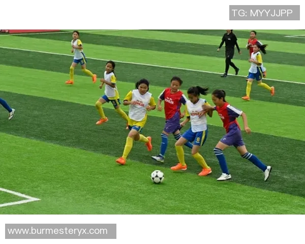 网络天才挑战足球明星的智慧与技巧谁能胜出引发热议