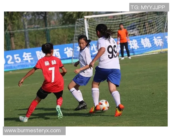 探索足球女足队服的设计演变与文化意义解析